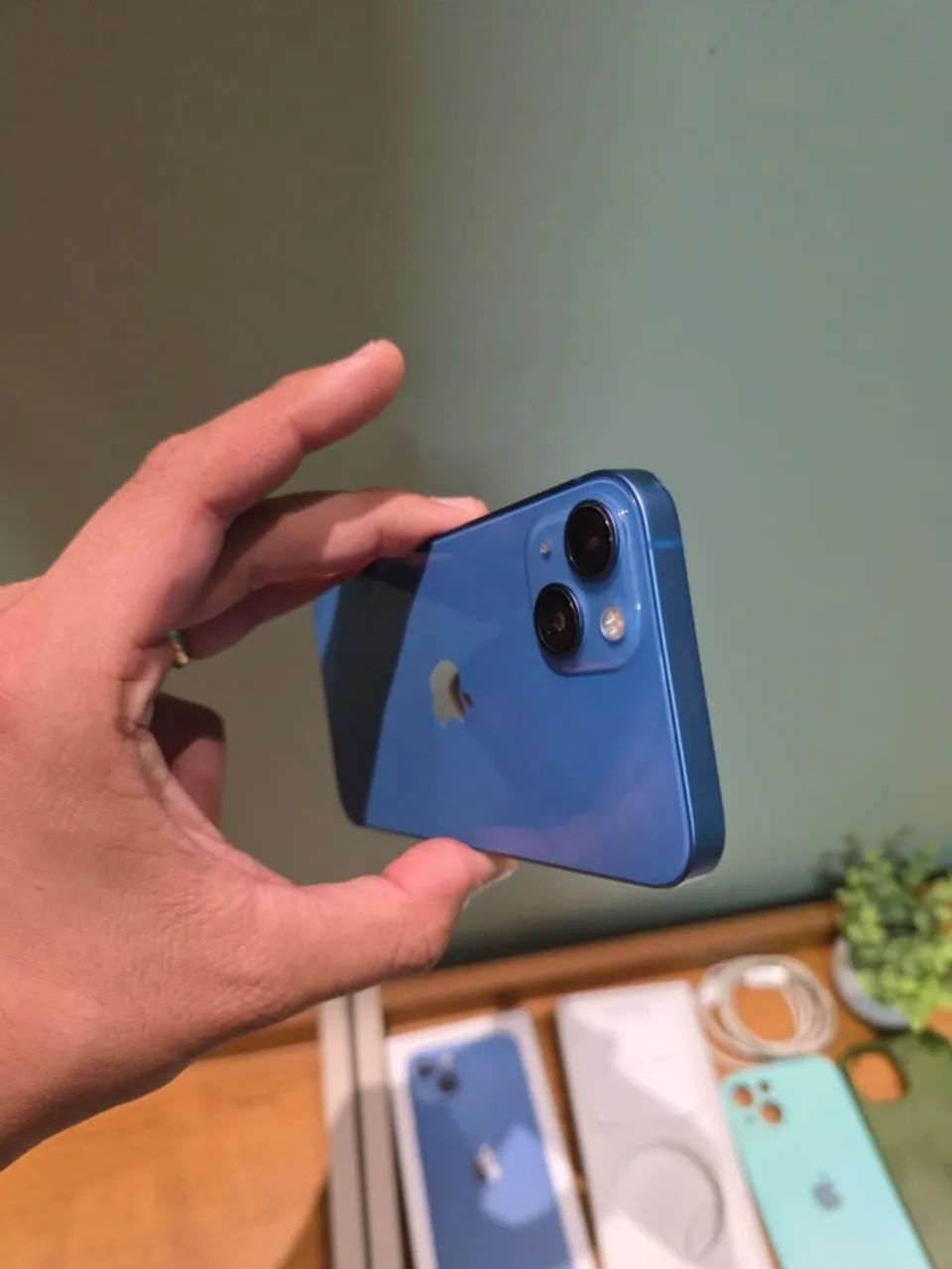 iPhone 13 128GB Azul Completo na Caixa + 2 Capas e Cabo - Foto 4