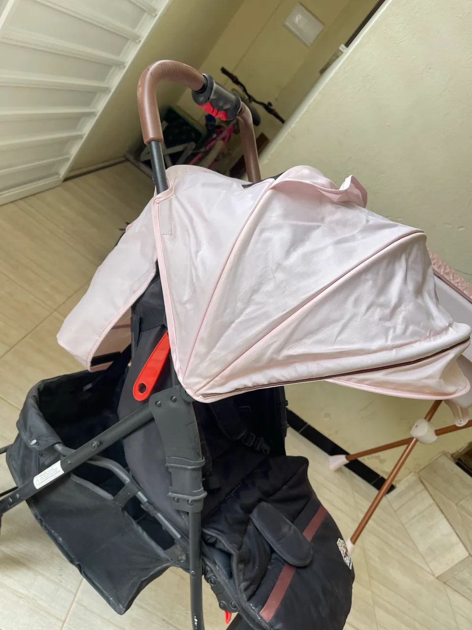 Vendo carrinho de bebê bibi joy - Foto 2