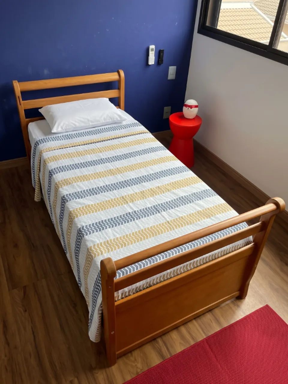 Cama de solteiro de madeira maciça com grade de proteção removível - Foto 3