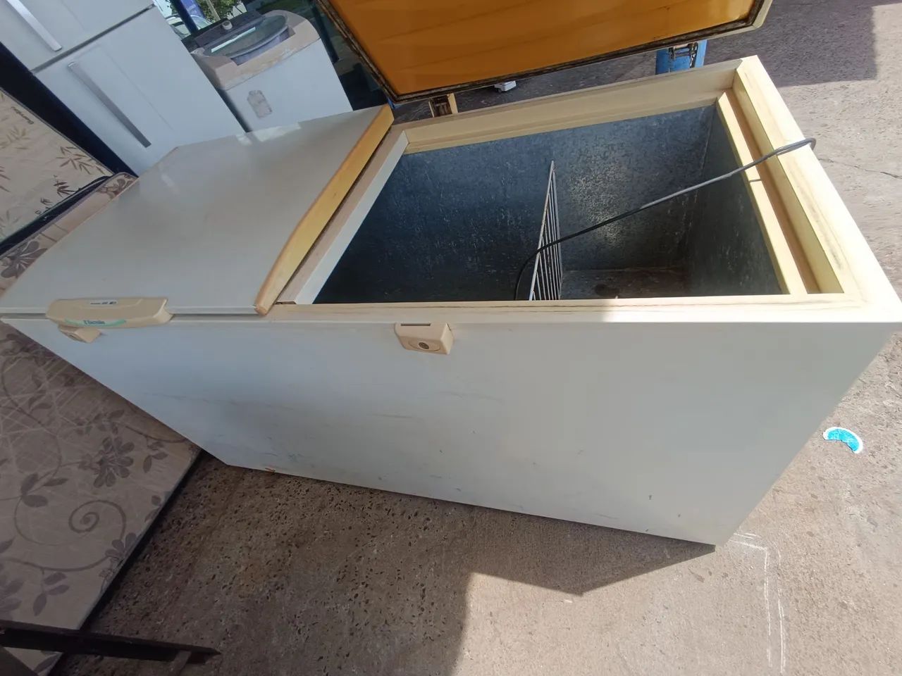 Freezer 110 v 2 tampas  - Foto 4