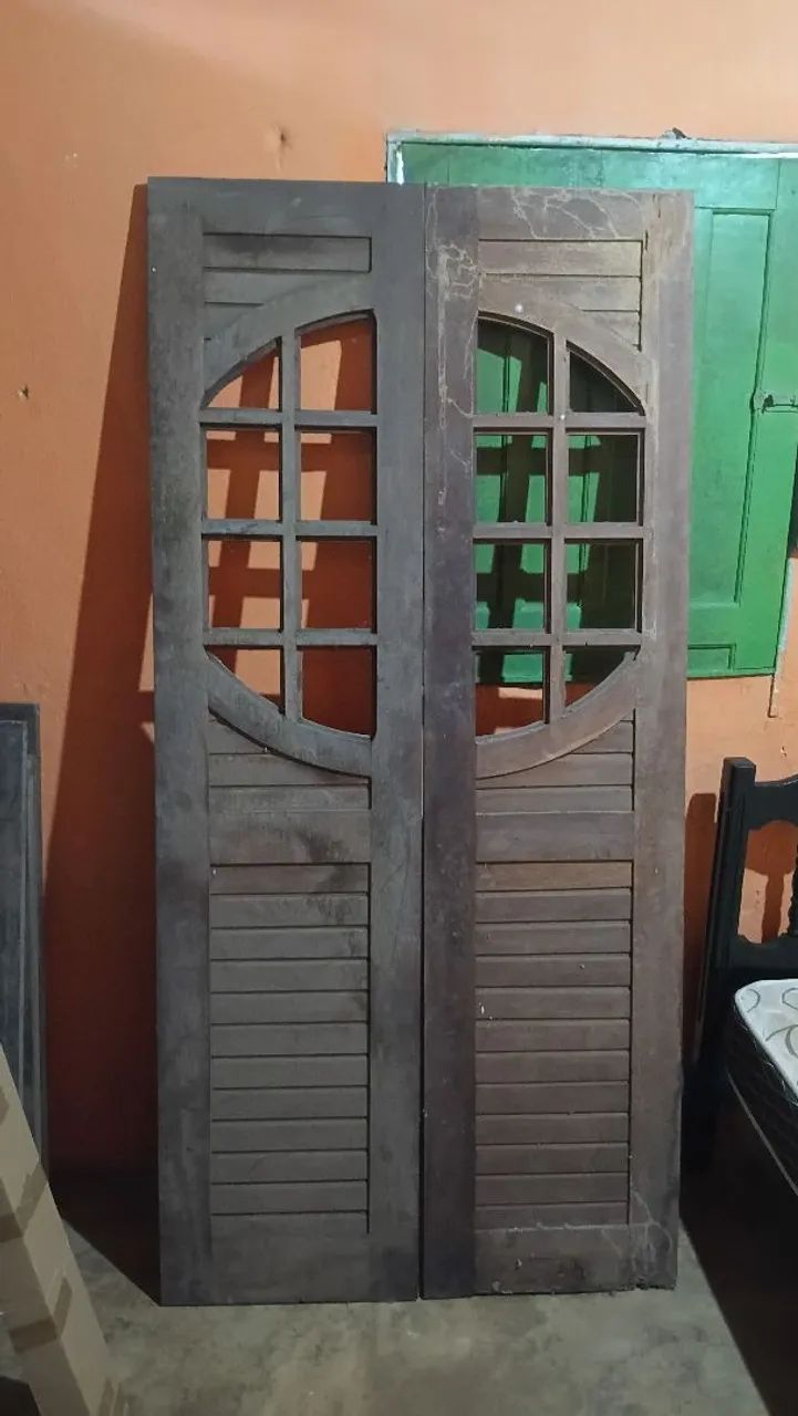 VENDE-SE PORTA E DUAS JANELAS