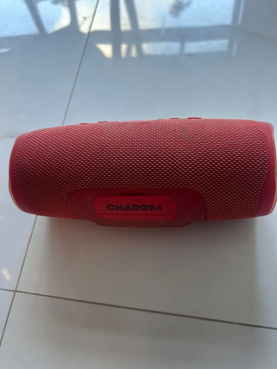 JBL Charge 4 na cor Vermelha - Equipamentos e Acessórios de Som