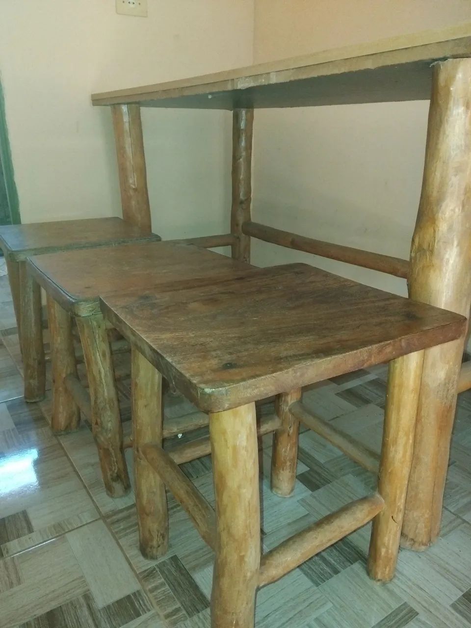 Mesa se Madeira com 3 Tamboretes - Foto 5
