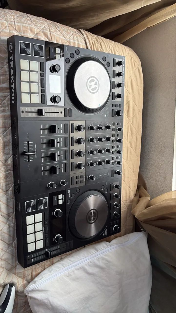 Controladora Traktor Kontrol S4 MK3 - Foto 3
