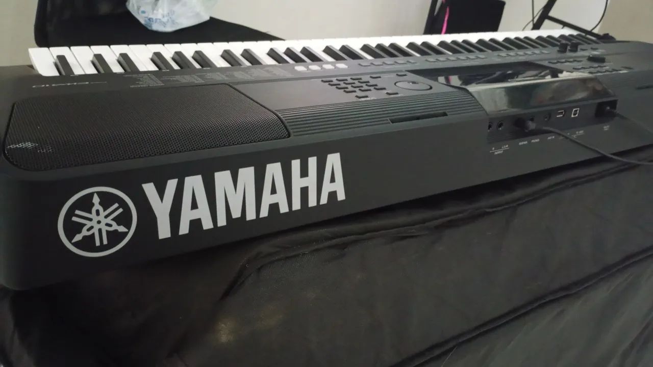 Teclado Yamaha psr ew 410 + bag. Pouco usado.