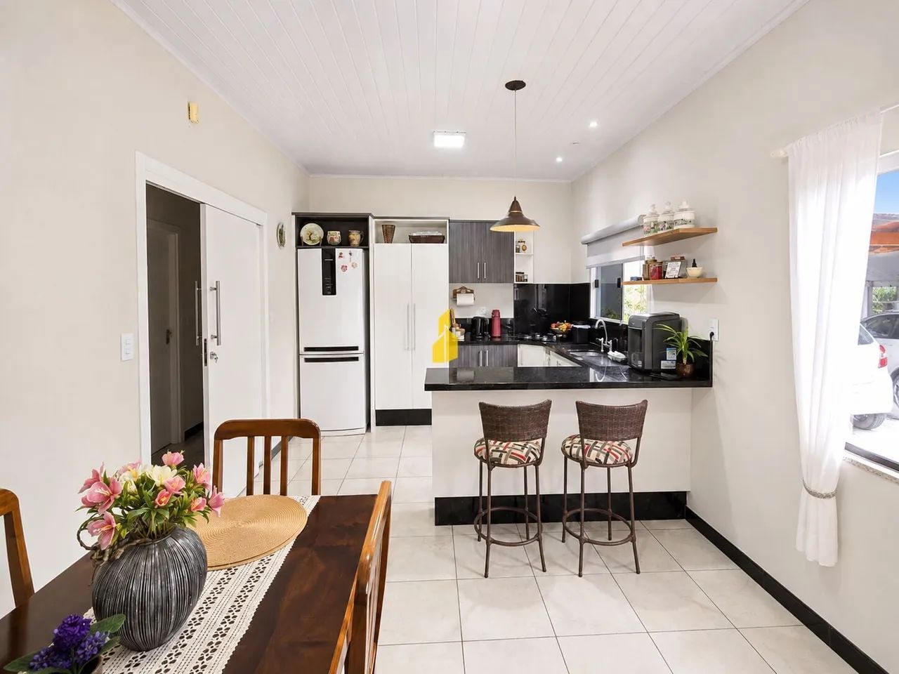 Casa com piscina e edícula no fundos - Foto 3