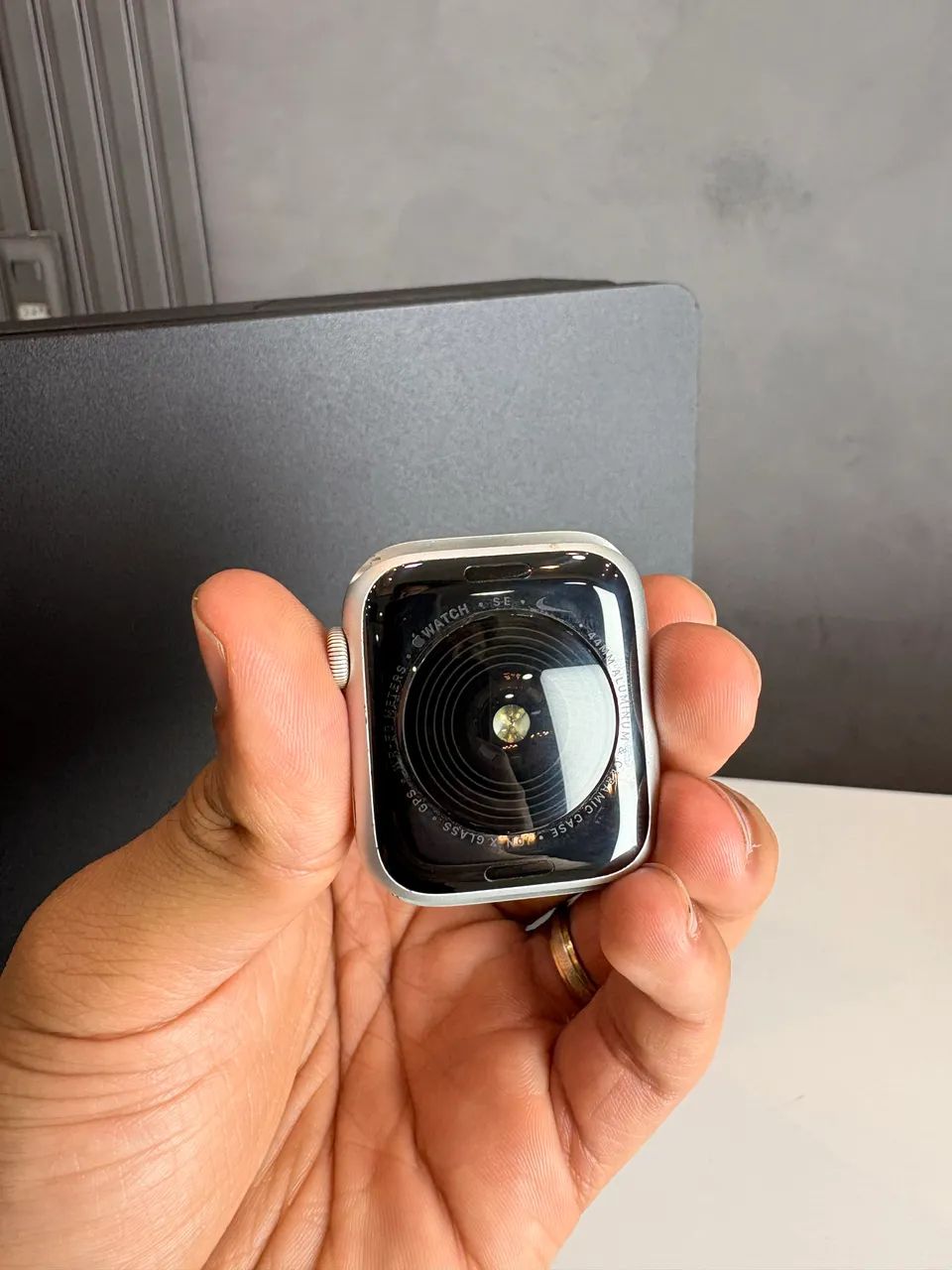 Apple Watch SE NIKE 44mm em perfeito estado  - Foto 3
