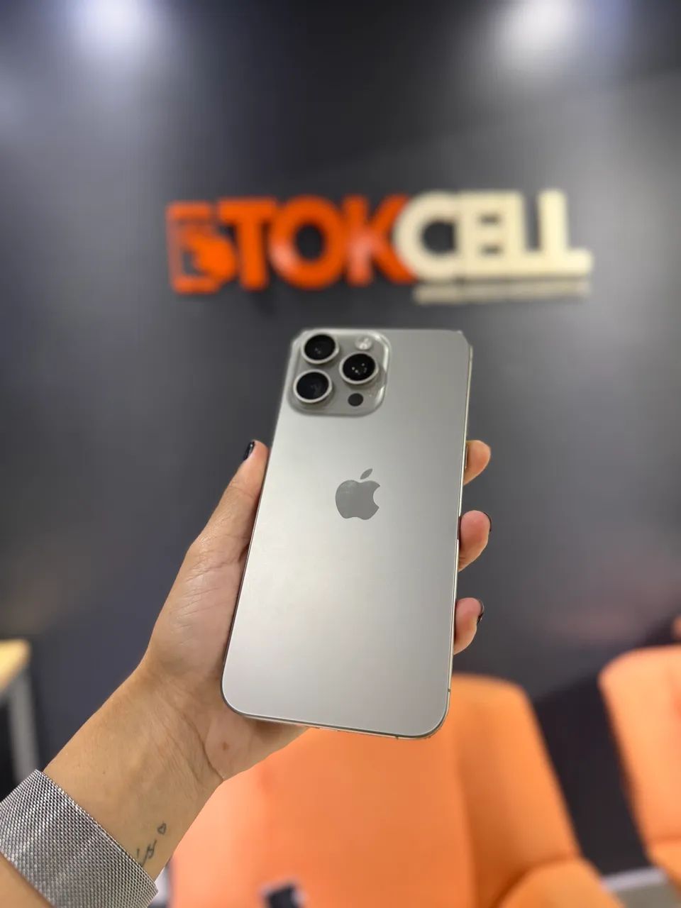 Iphone 15 Pro Max 256GB Natural Seminovo Garantia - Acessórios de
