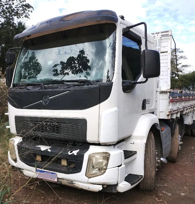 Aproveite Caminhão Volvo VM 330 Bitruck 8x2R Ano 2013 - Foto 4