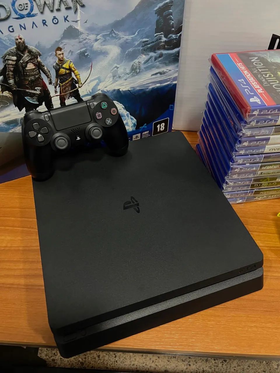 PS4 slim com 2 controles, caixa e jogos em excelente estado!  - Foto 5