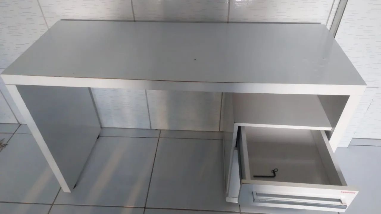 Mesa para computador e estudo 