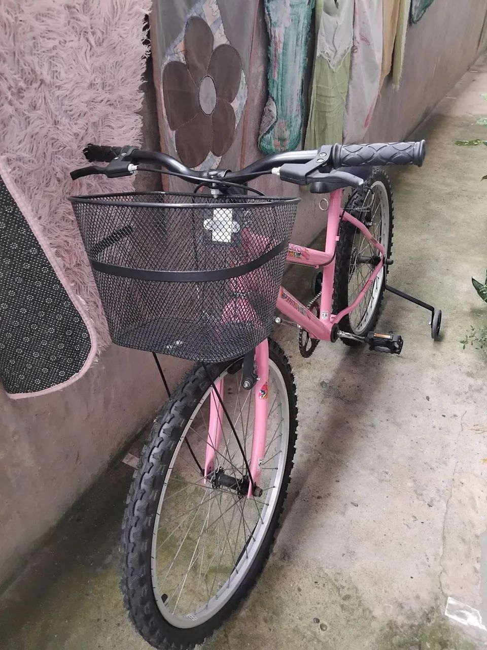 Bicicleta aro 24 de cor rosa - Foto 4