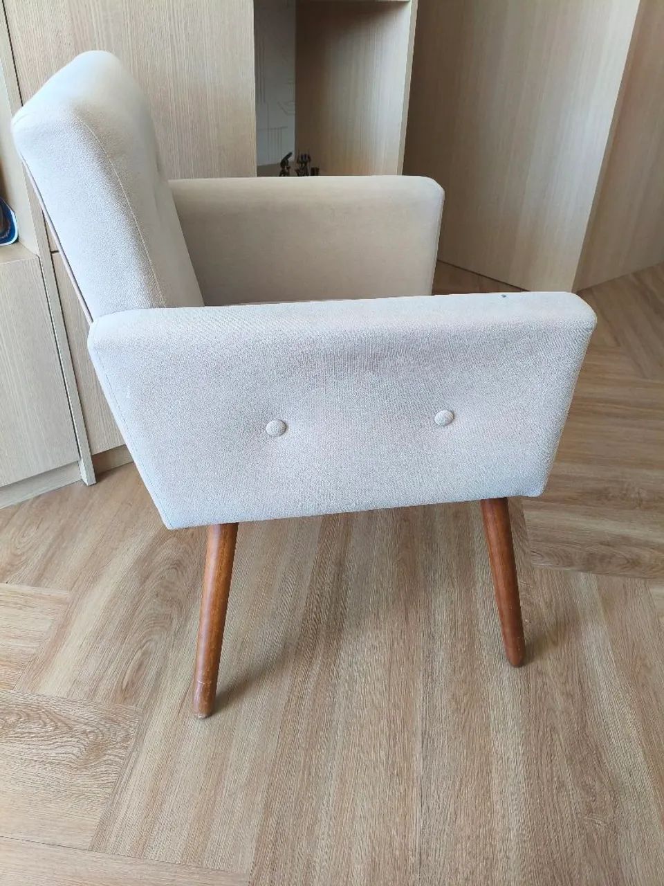 Poltrona decorativa off white, tecido suede, USADA. - Foto 3