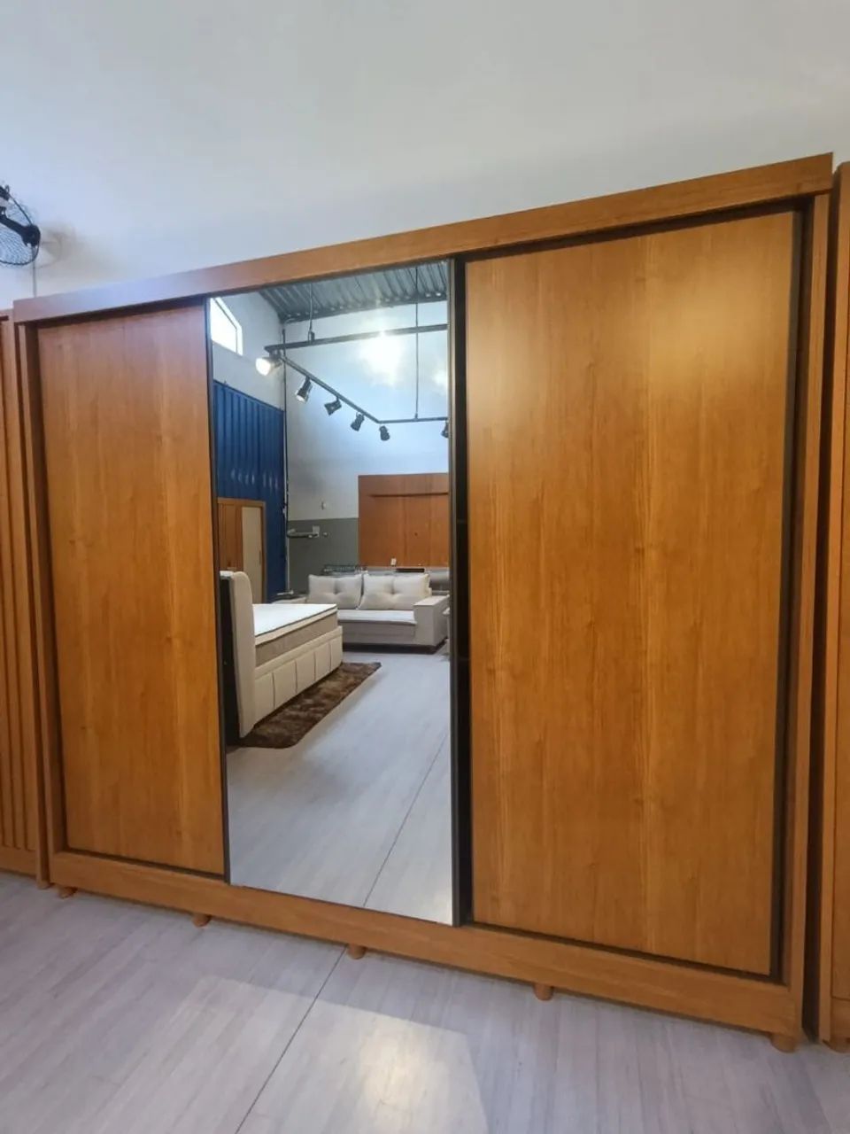 Guarda roupas 2,70m com espelho pronta entrega  - Foto 5
