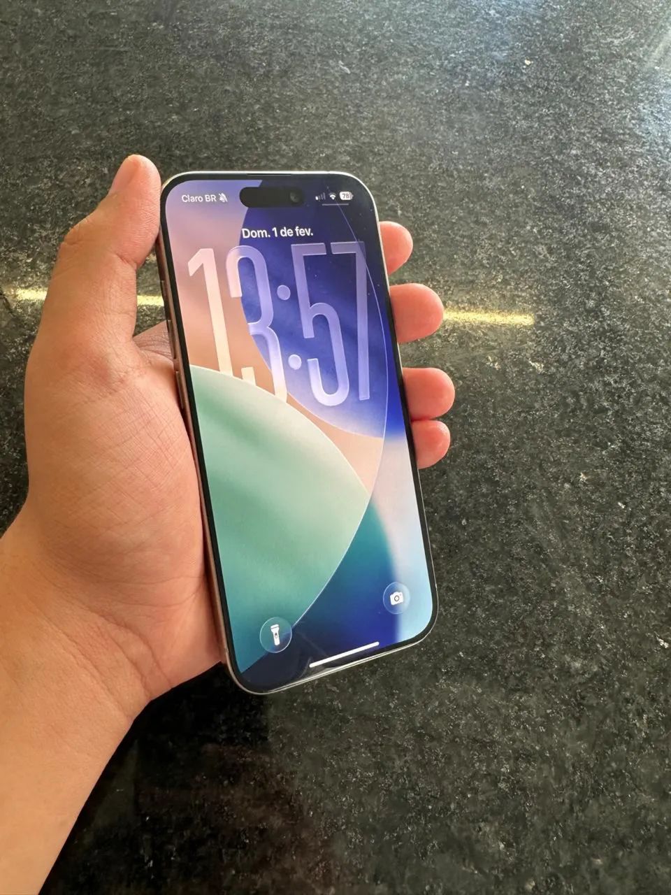 iPhone 15 pro natural titanium  - Foto 4