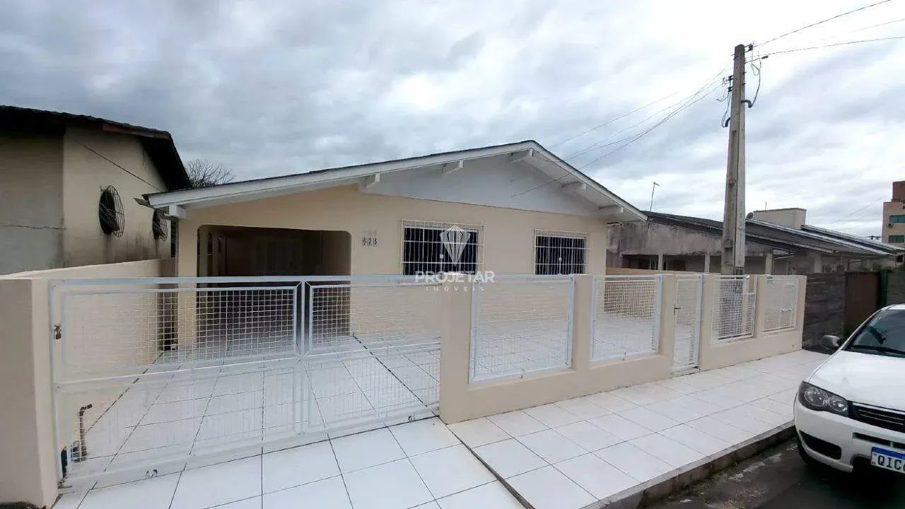 Casa à venda em Sombrio no bairro Centro