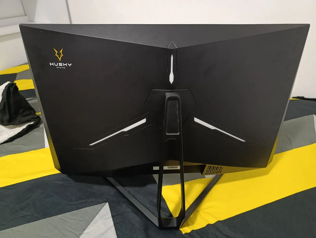 Monitor Husky 165hz Curvo 31 polegadas com defeito na tela do lado direito, led zoou! - Foto 4