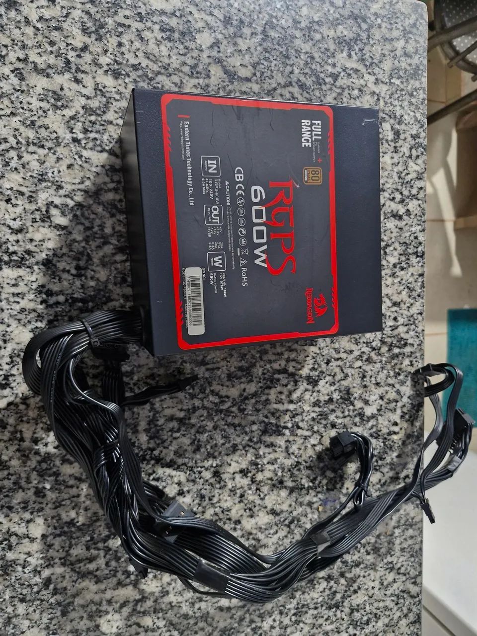 Fonte 600 watts da redragon 80 plus - Foto 2