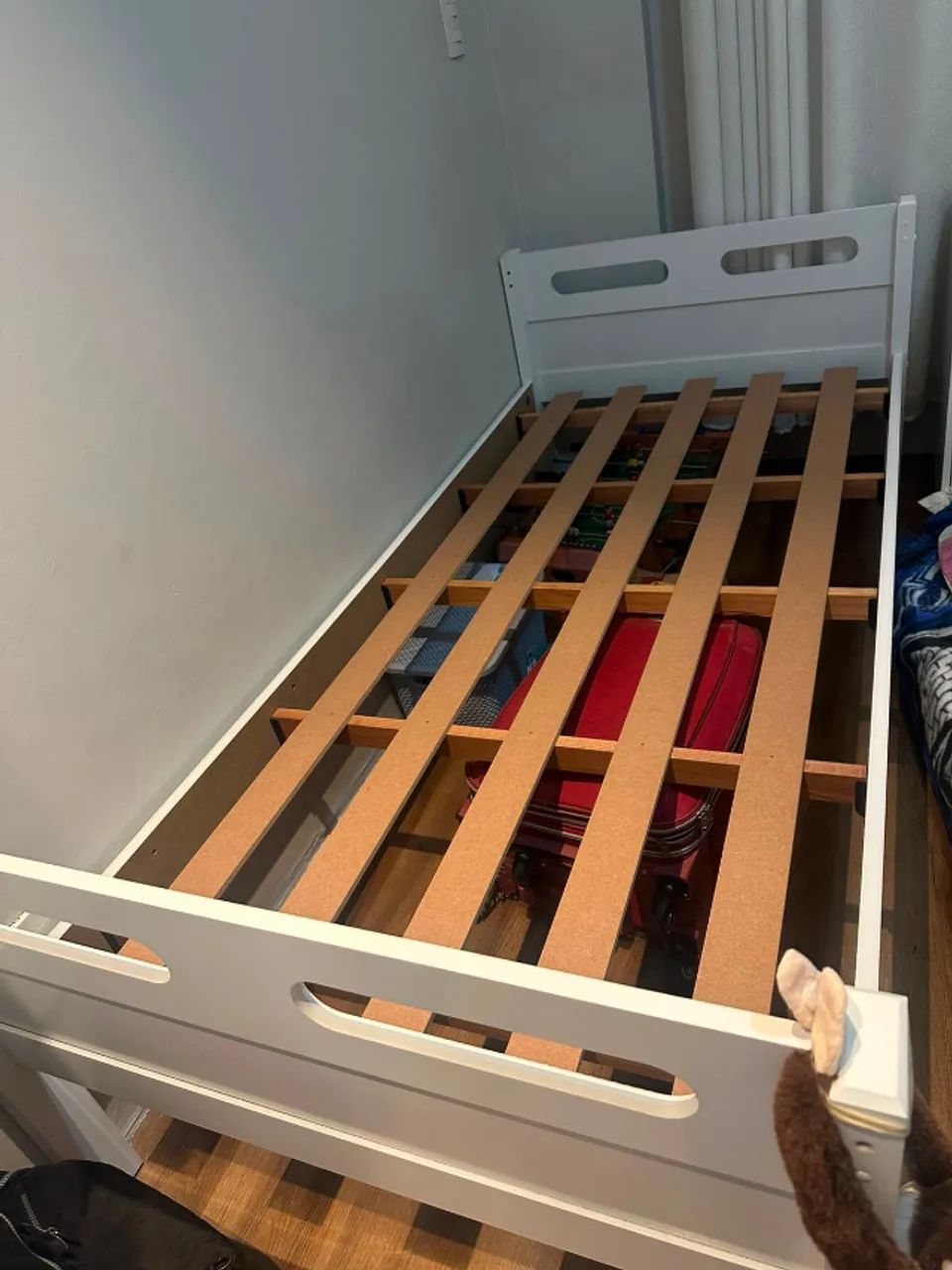 cama de solteiro branca com estrado em ótimo estado - Foto 4