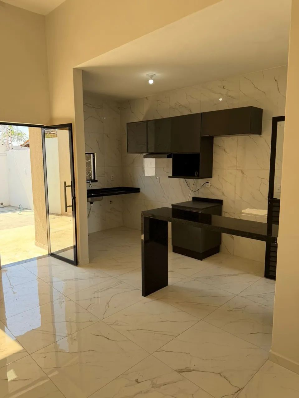 Casa Plana com 03 Quartos e Projetados Bairro Urucunema - Foto 4