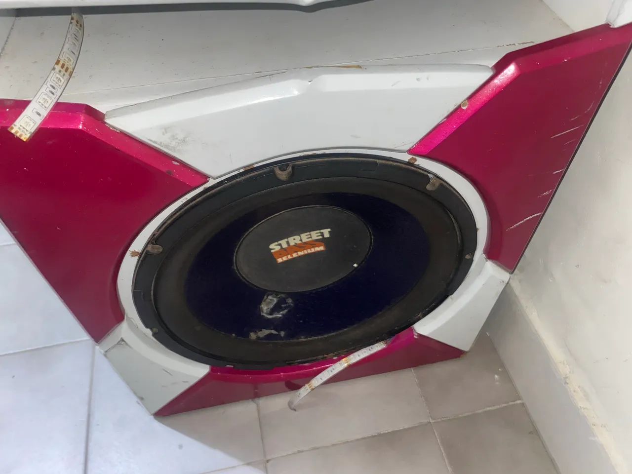 Vendo caixa com grave de 12 