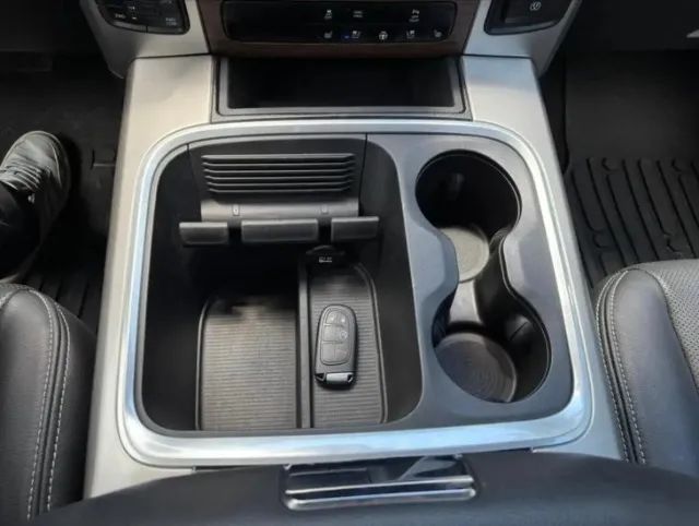 Ram Classic Laramie 5.7 V8 16V Gasolina 4X4 Aut. 2023 - Foto 4