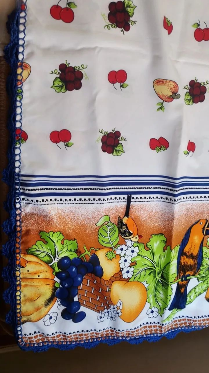 Forro de mesa com crochê