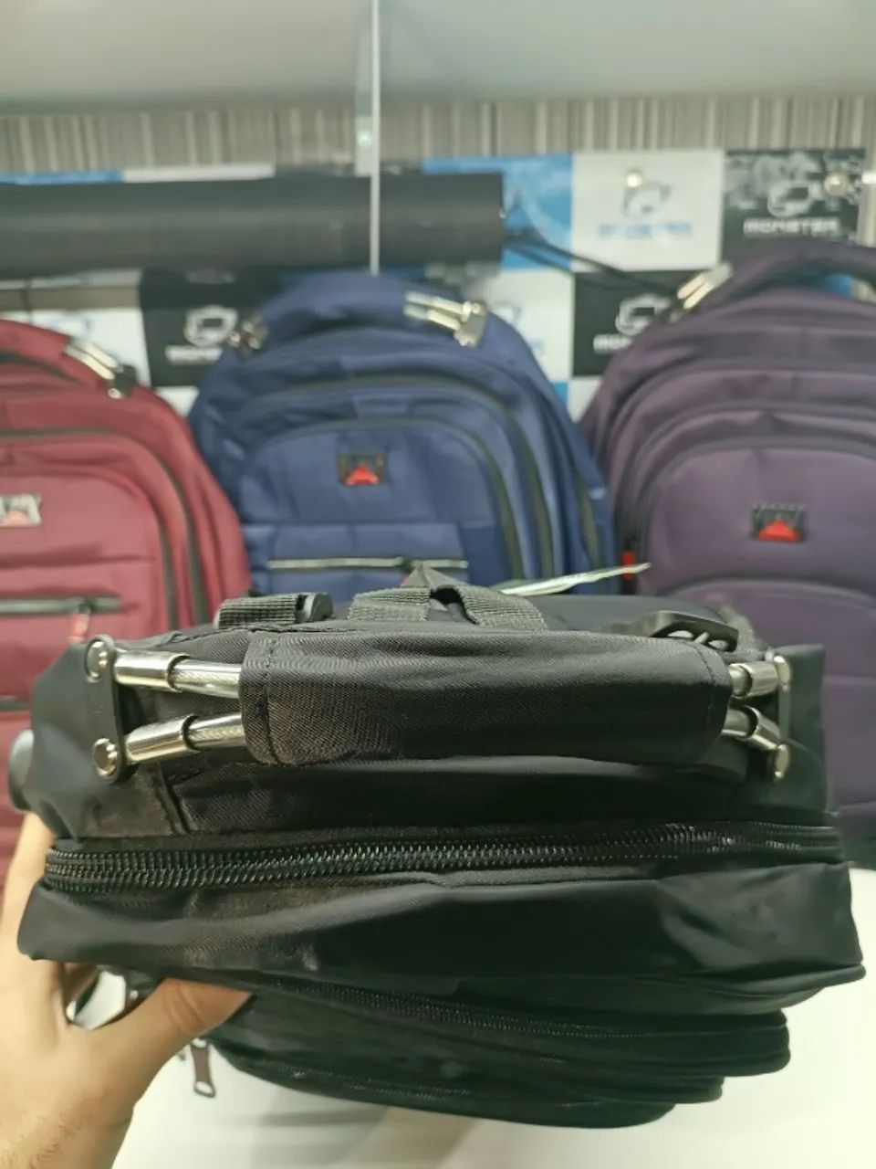 Mochila Multiuso Reforçada Impermeável Premium com Trava e Senha - Foto 4