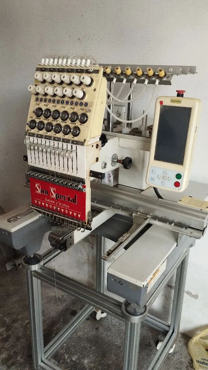 Máquina de bordado industrial  - Foto 2
