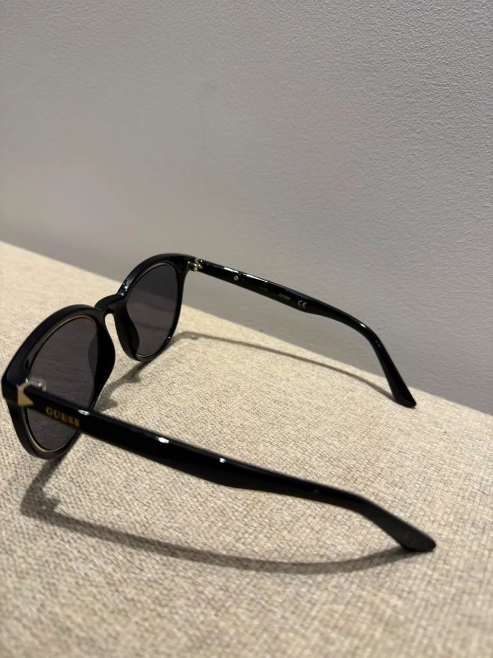 Óculos de Sol Guess GU7466 01A Original - Preto Elegante - Foto 5