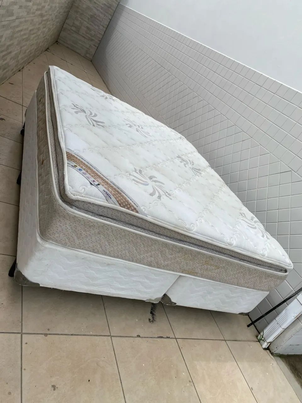 Cama box queen impecável  - Foto 3