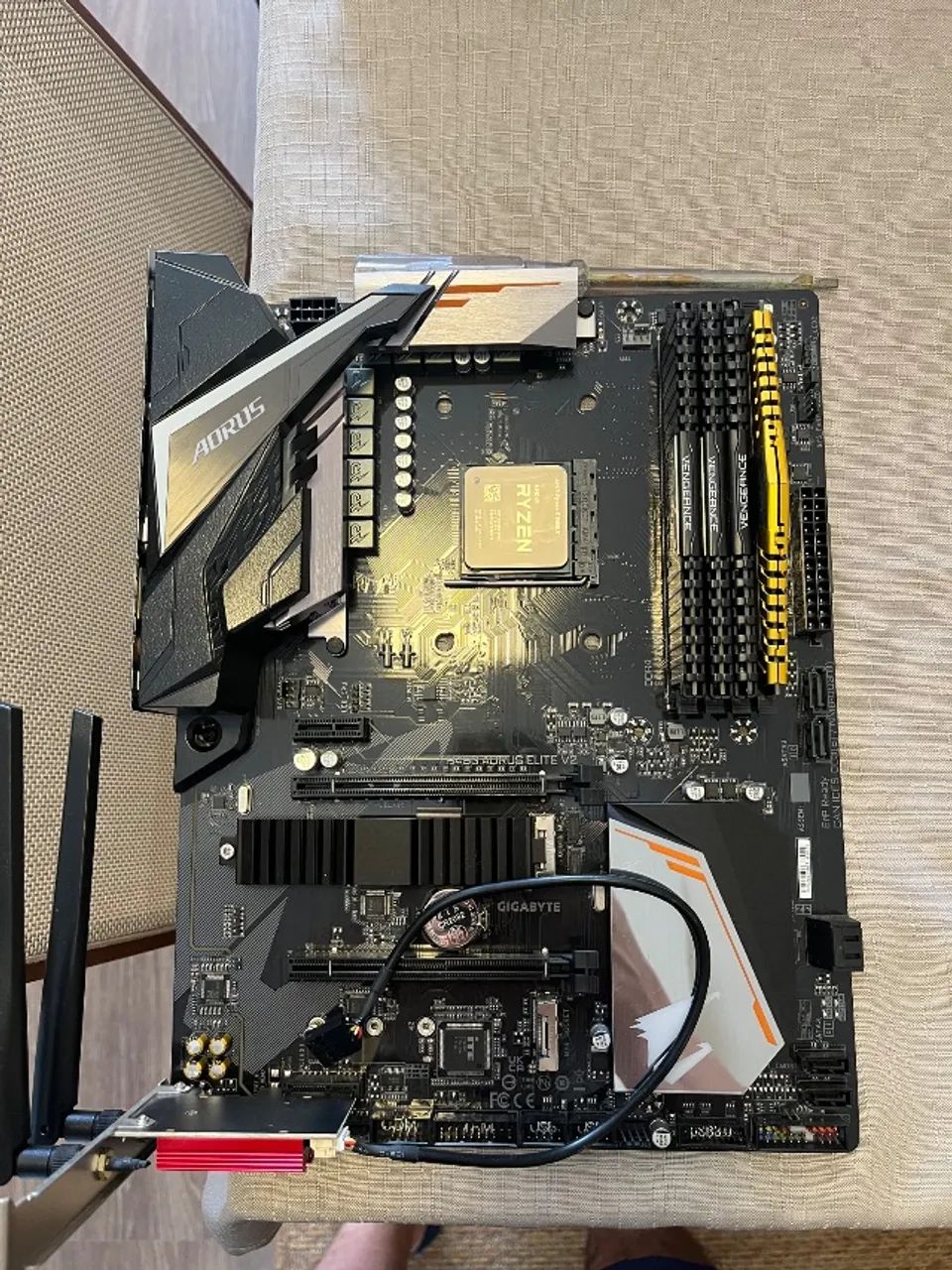 Ryzen 5 5600x + B450 Aorus Elite + 32GB 3200mhz + RTX 4060 8GB - Foto 4