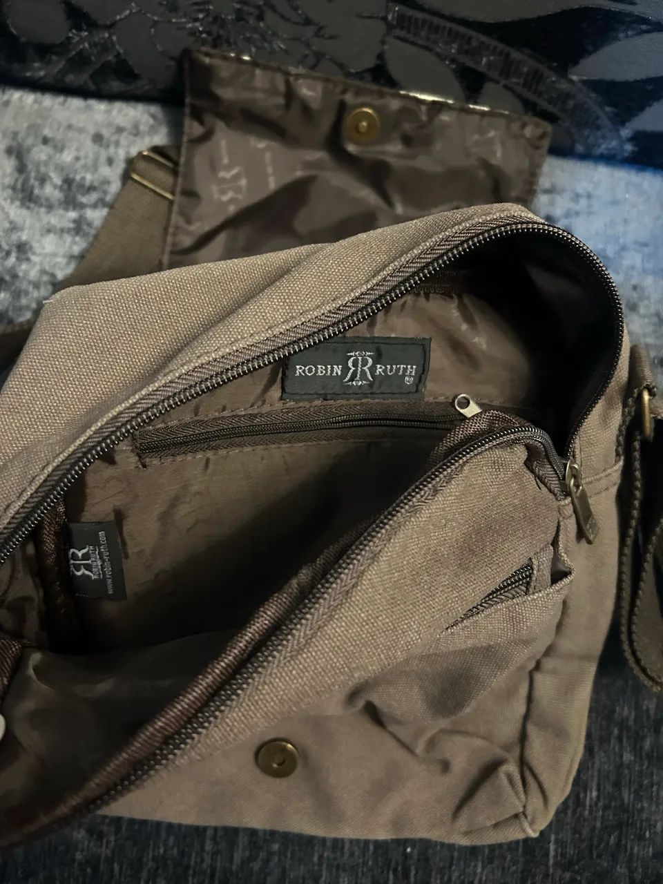 Bolsa marrom com vários bolsos para dia a dia ou caminhadas - Foto 2