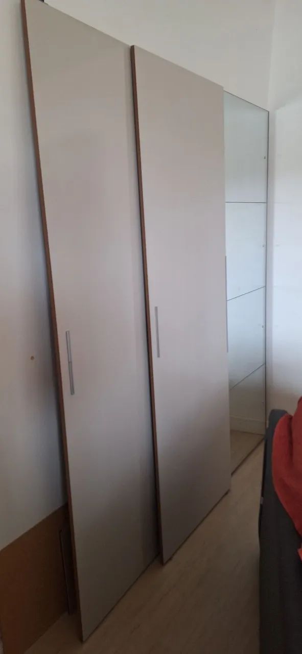 Guarda roupa 3 portas com porta de correr e espelho - Foto 2