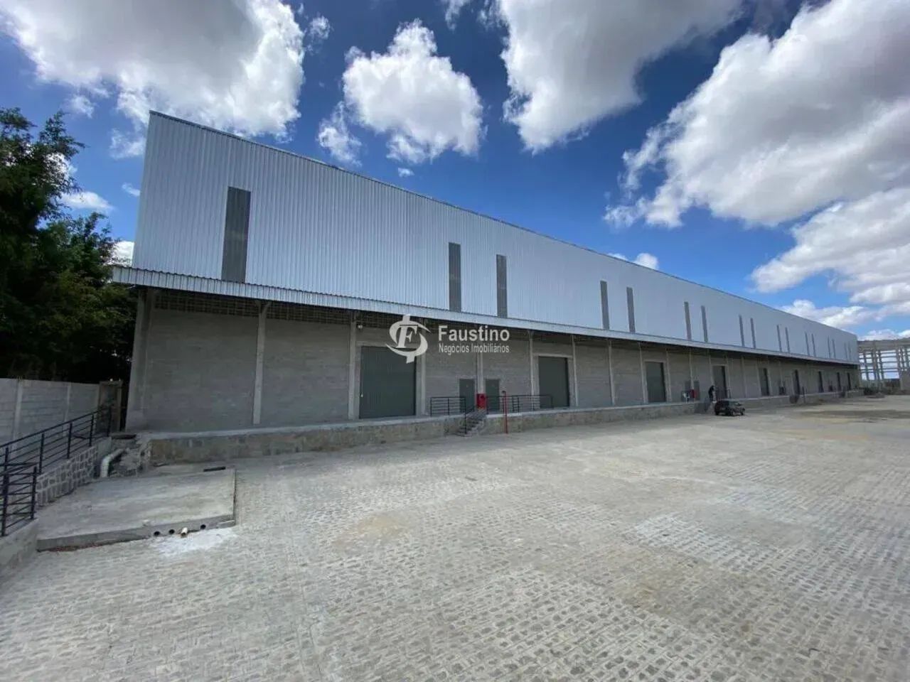 Imóvel para aluguel possui 525 metros quadrados em Centro - Queimadas - PB
