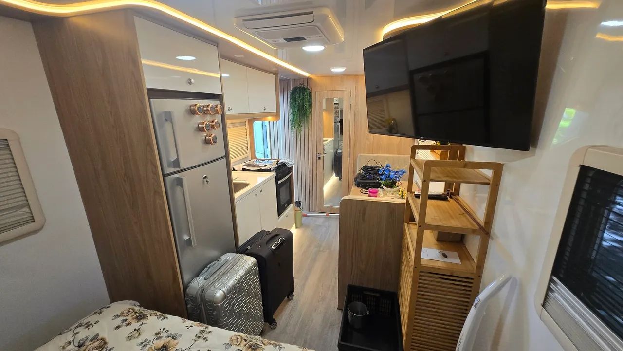 Trailer Super Moderno E Confortável, Com Cama Queen Size - Foto 7
