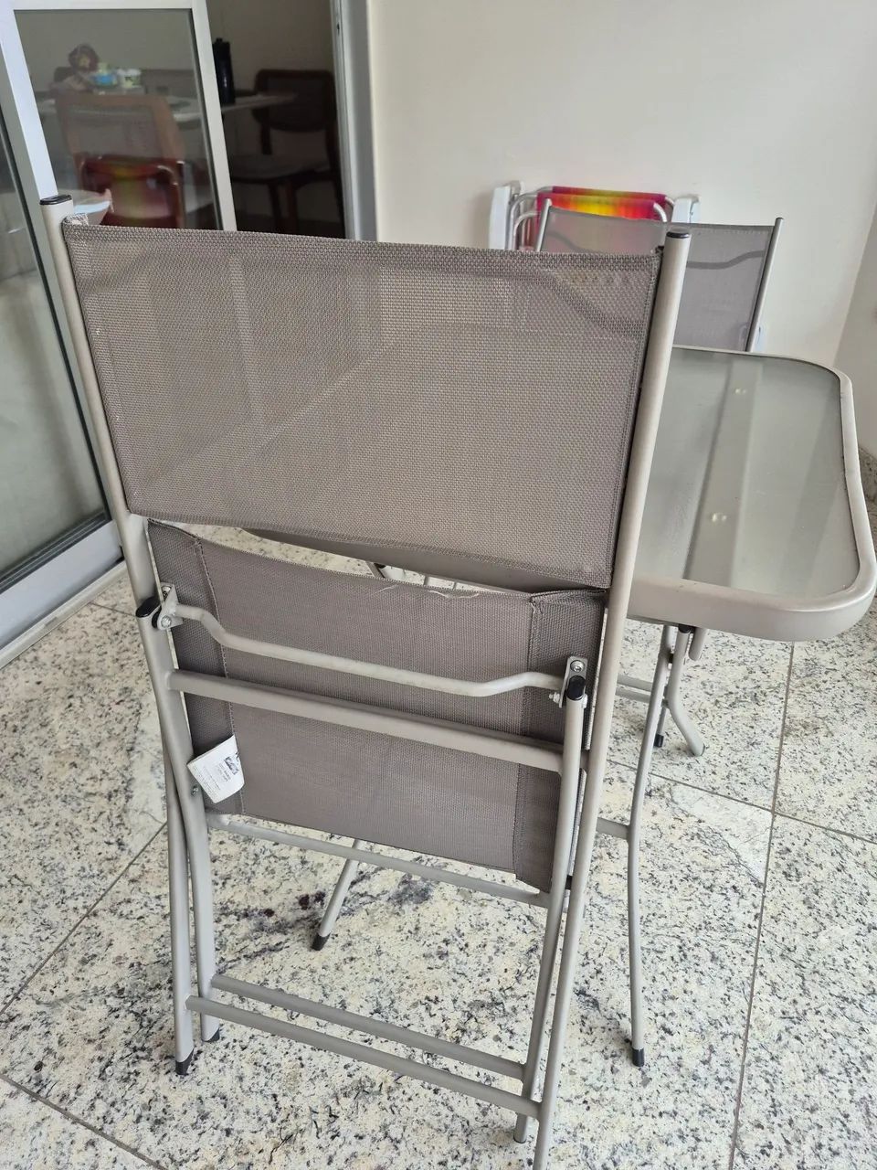 Mesa e cadeiras dobráveis área externa - Foto 5