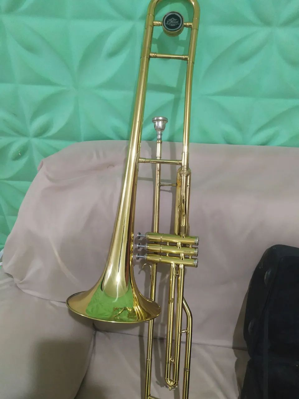 Vendo trombone dourado sib  - Foto 3