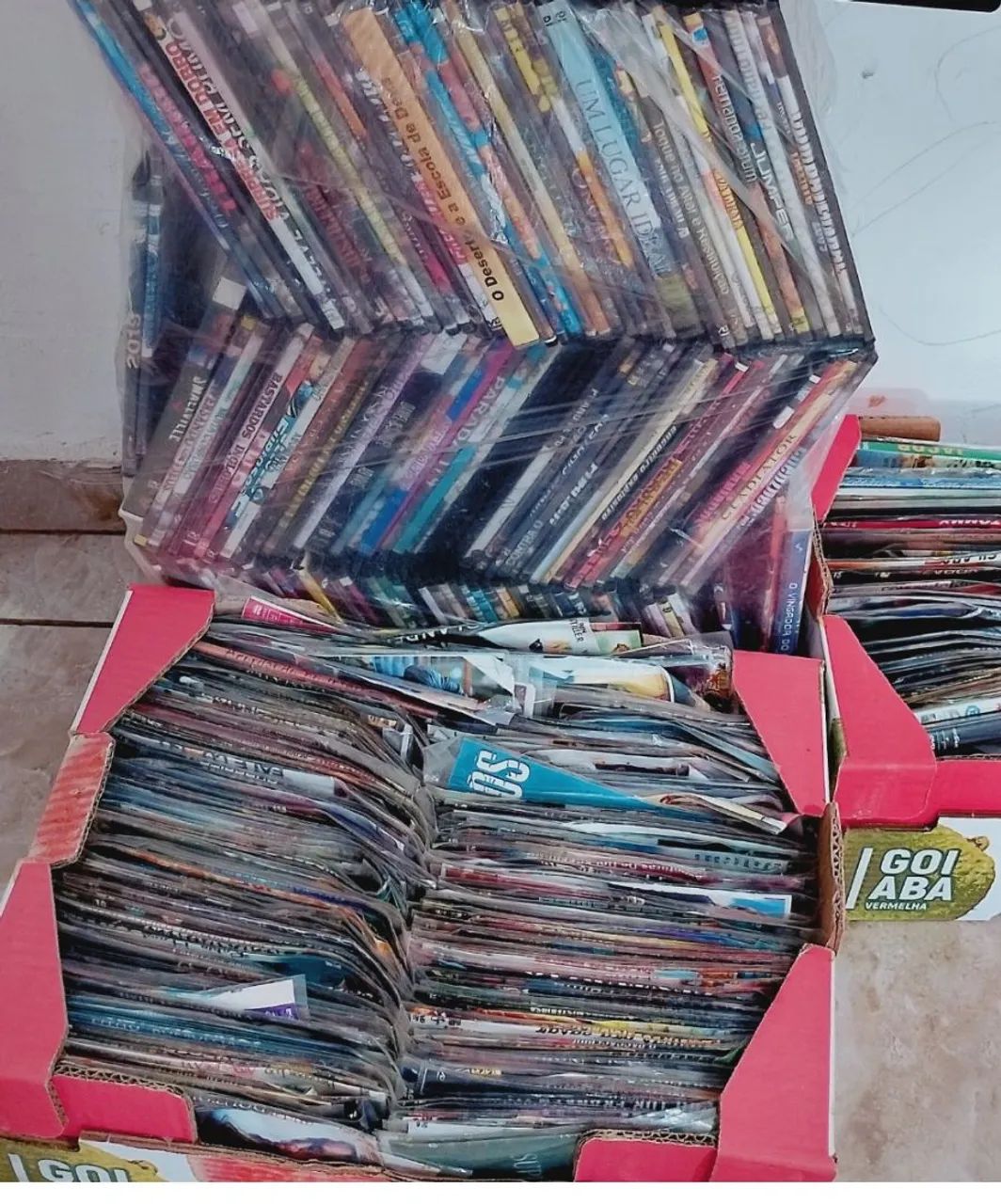 Aparelho Dvd também com entrada HDMI  e TODOS os cds Dvds que estão na foto  - Foto 4