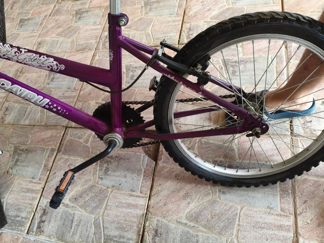 Bicicleta infantil roxa usada - Foto 2