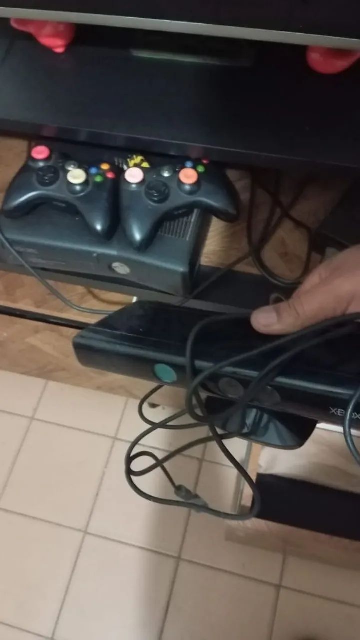 Xbox 360 Completo + Kinect + 2 Controles  - Foto 3