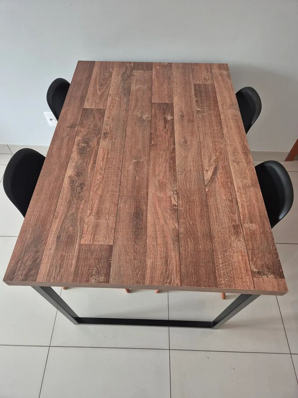 Mesa 4 cadeiras em MDF muito nova - Foto 5