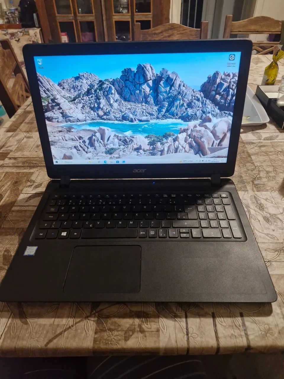 Nootbook Acer es1 8gb,ssd256gb