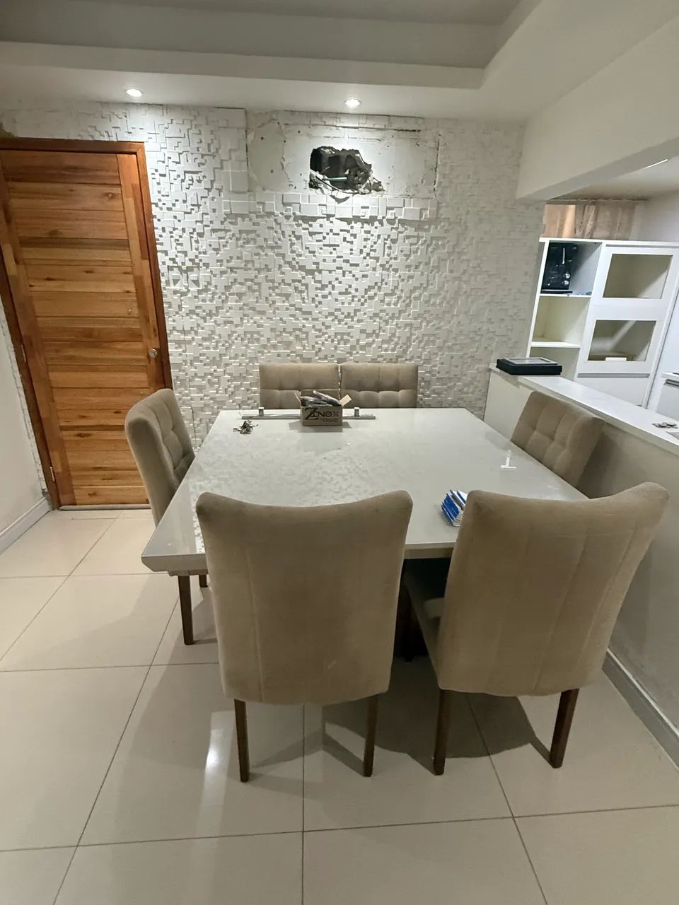 Mesa 1.40x1.40 com 6 cadeiras