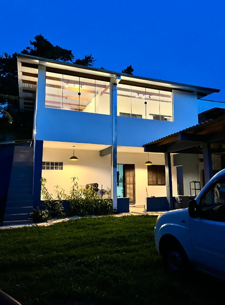 Casa 2 dorm com jardim amplo 3 vagas garagem e varanda