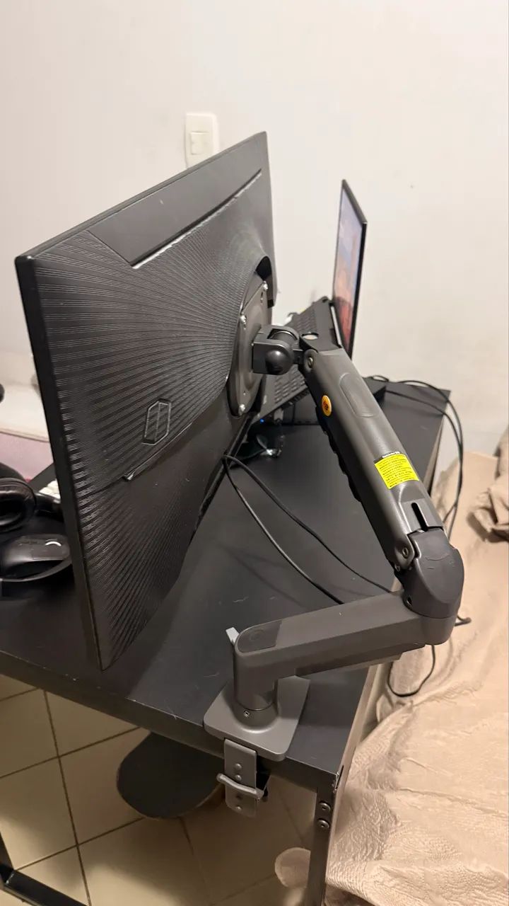 Monitor Samsung odissey 27 polegadas com braço mecânico  - Foto 2