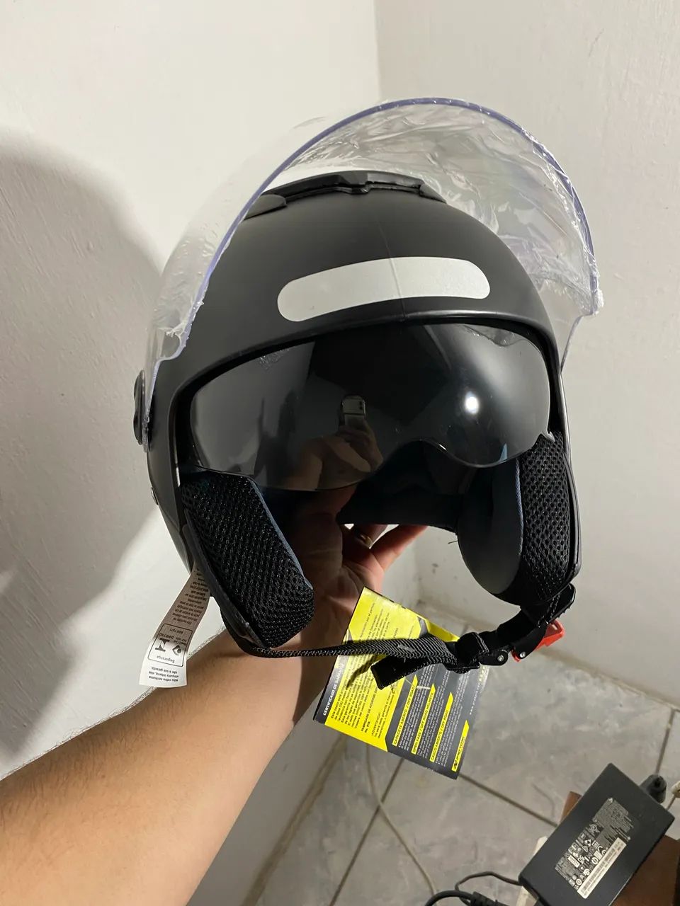 Capacete com óculos solar. - Foto 4