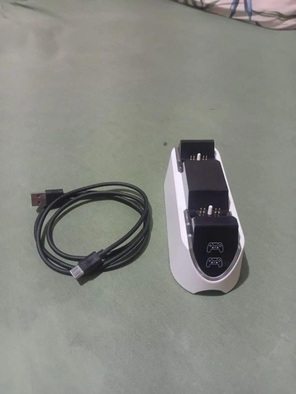 Vendo dock de carregamento ps5 - Foto 2