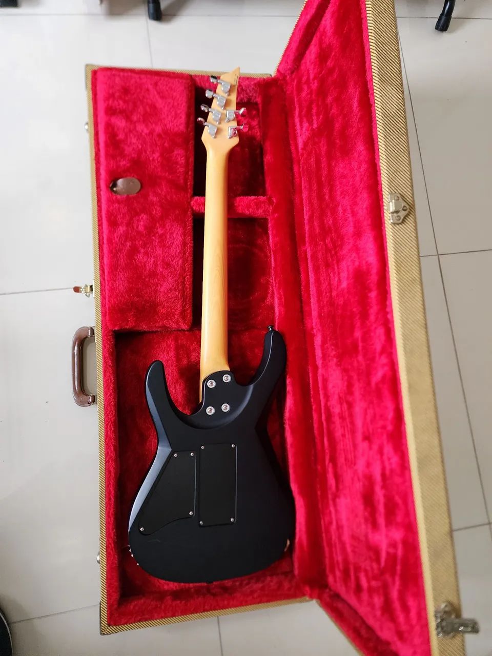 Guitarra Tagima K2 com case - Foto 3