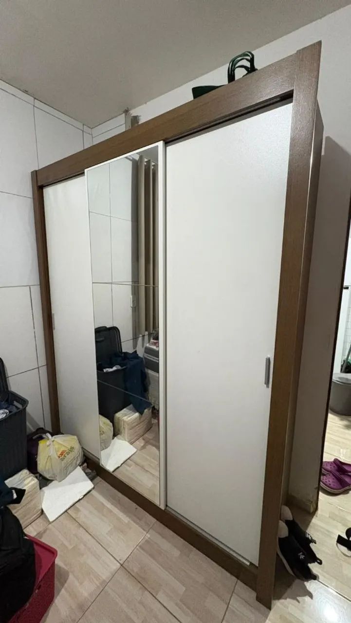Vendo 2 Guarda Roupas